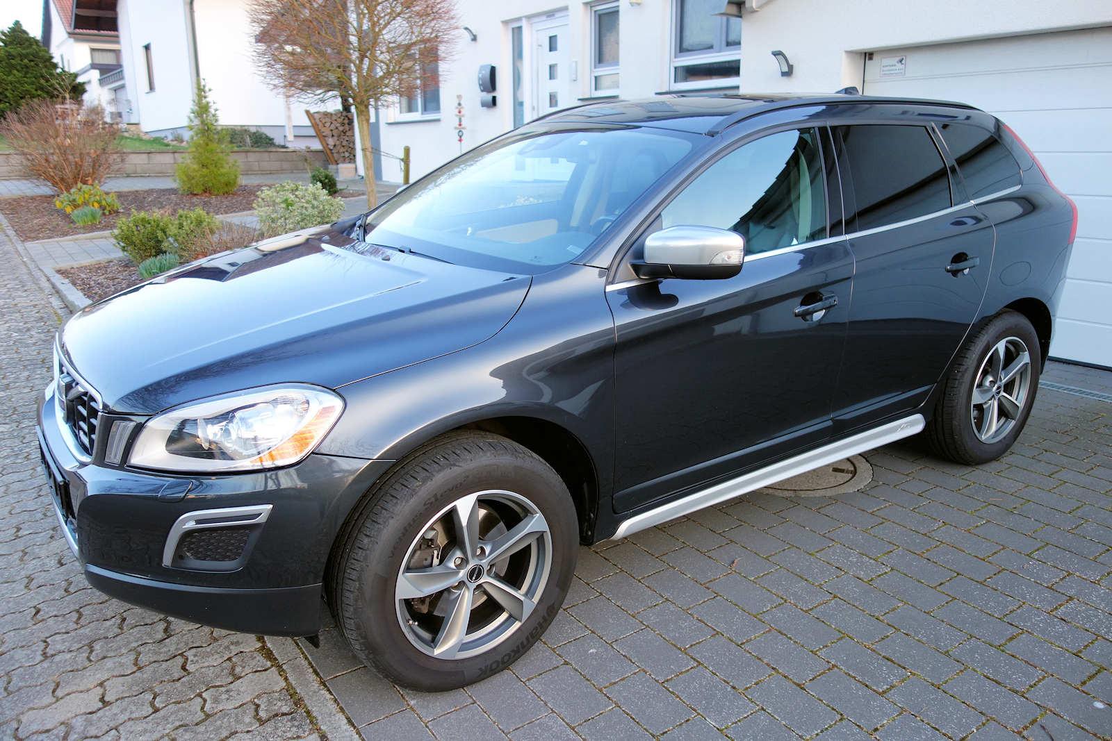 Volvo XC60 D5 R-Design AWD TOP Ausstattung Sehr gepfle