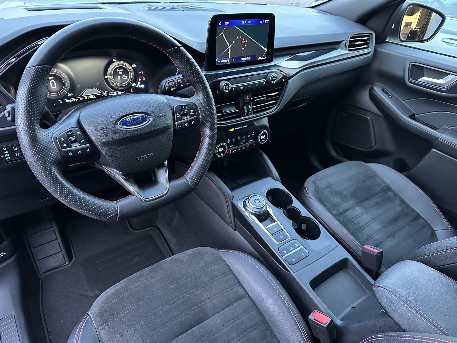 Fahrzeugabbildung Ford Kuga Plug-In Hybrid ST-Line X NAV+LED+AHK+PANO