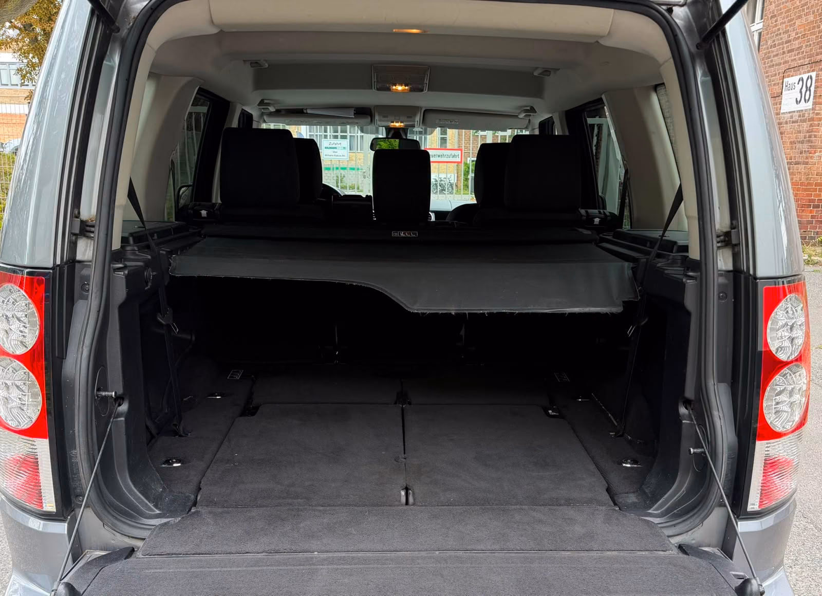 Land Rover Discovery 4 SDV6 256 ch SE • 7 places • Cuir • GPS • Suspension pneumatique • Attelage 3,5 t