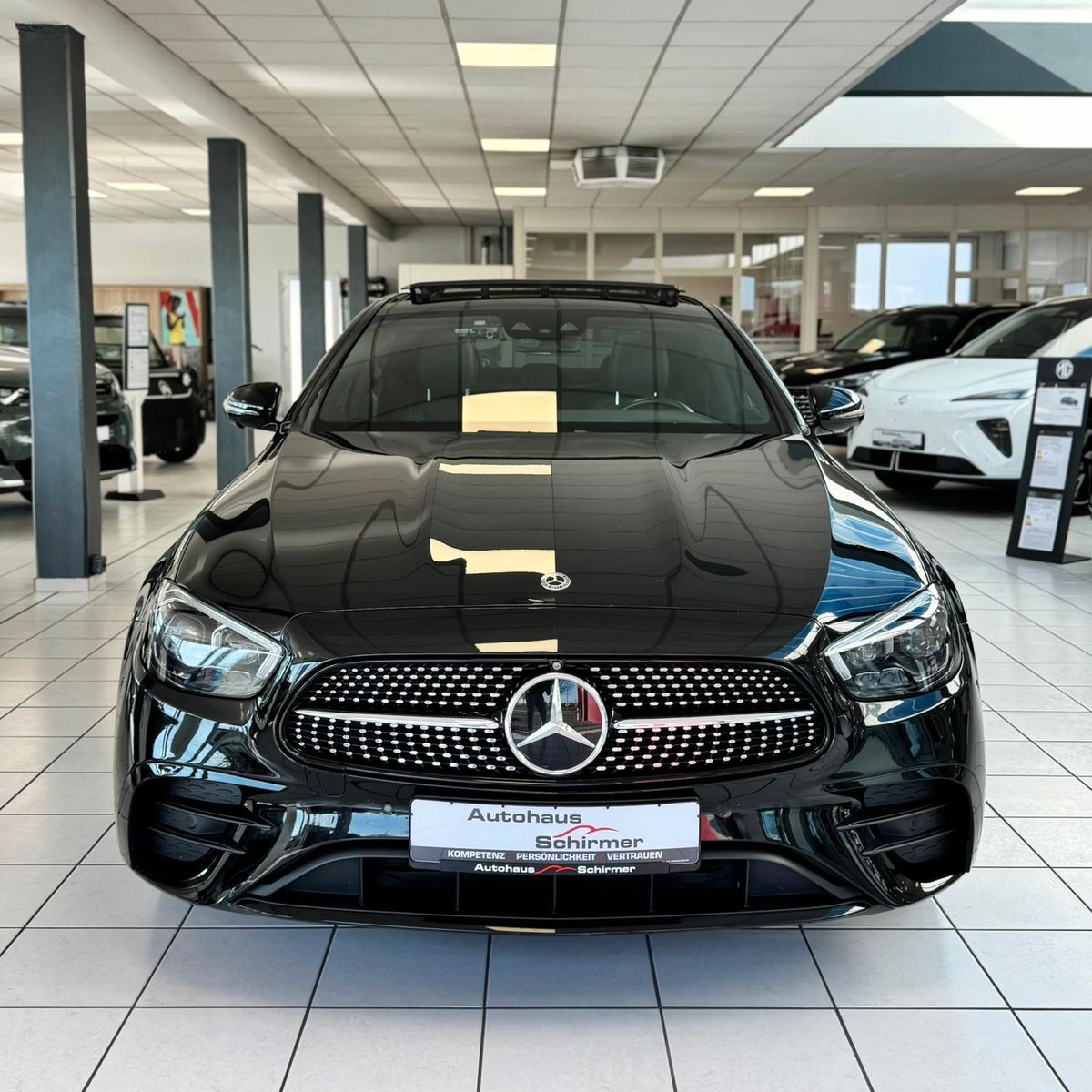 Fahrzeugabbildung Mercedes-Benz E 300 E Limousine E 300 e