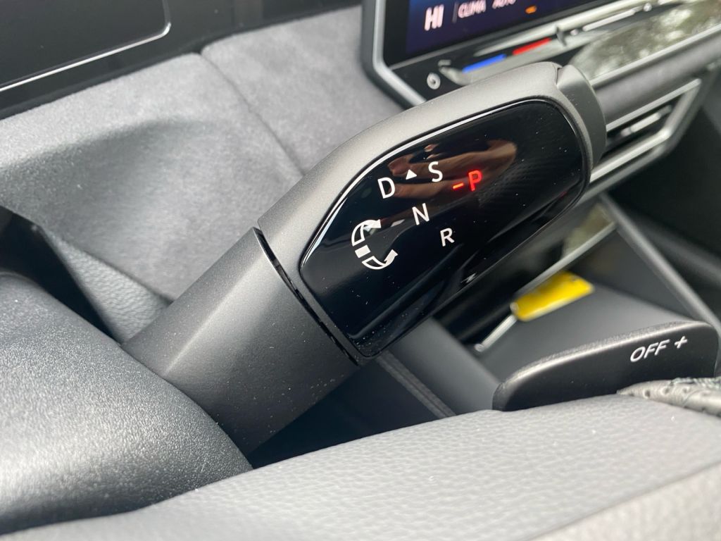 Fahrzeugabbildung Volkswagen Tiguan 1.5 eTSI OPF DSG R-Line