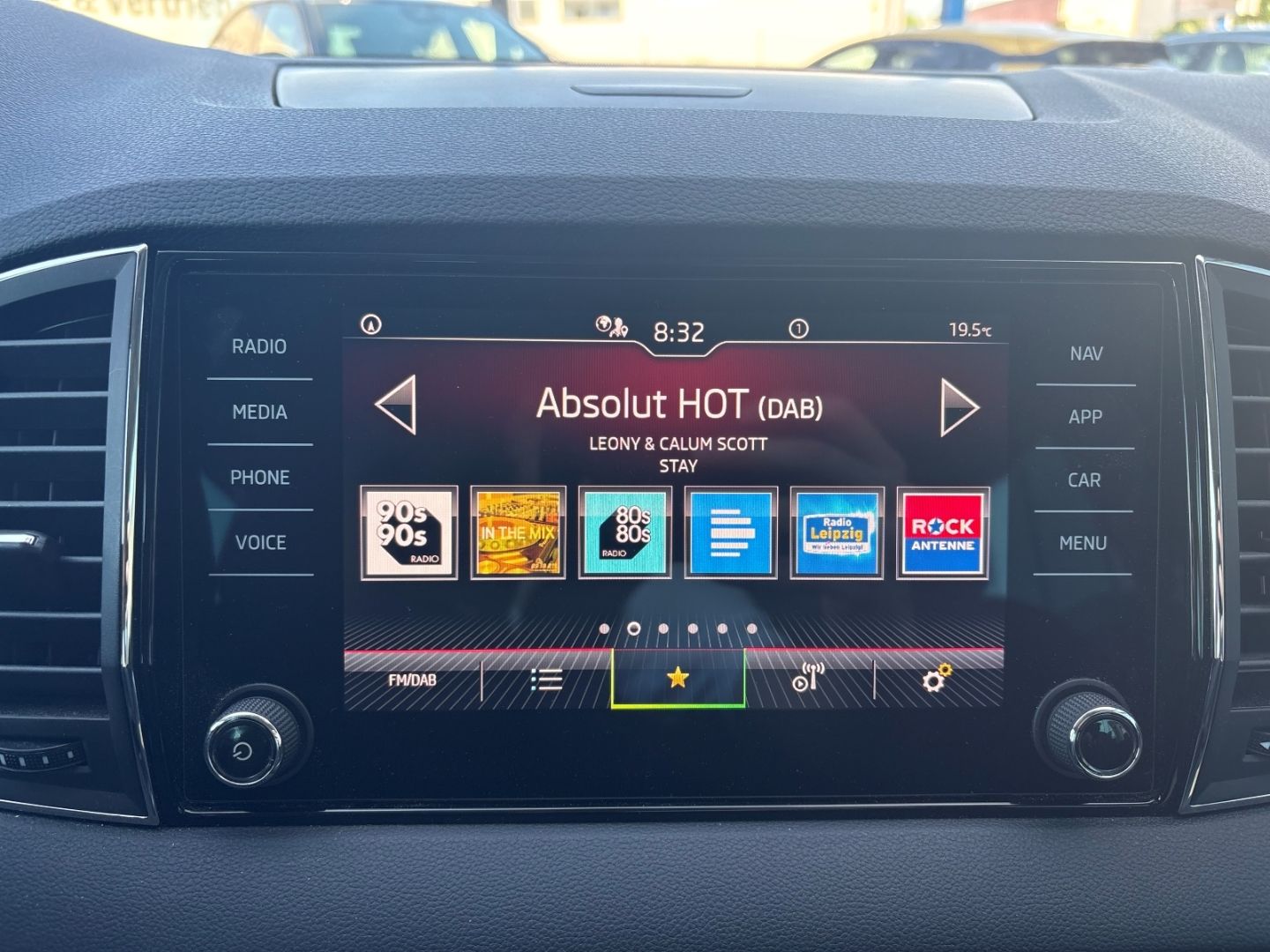 Fahrzeugabbildung SKODA Karoq Clever AHK BeheizbareWSS KLIMA ElekHeckkla