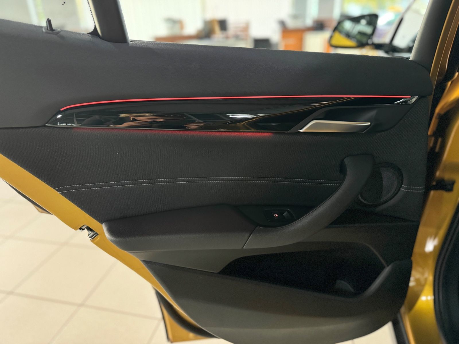 Fahrzeugabbildung BMW X2 xD25d Panorama Kamera DAB HiFi ACC LED Sport