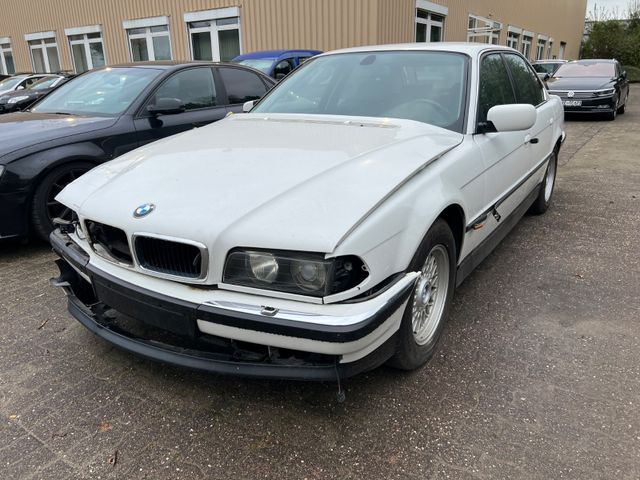 BMW 740i