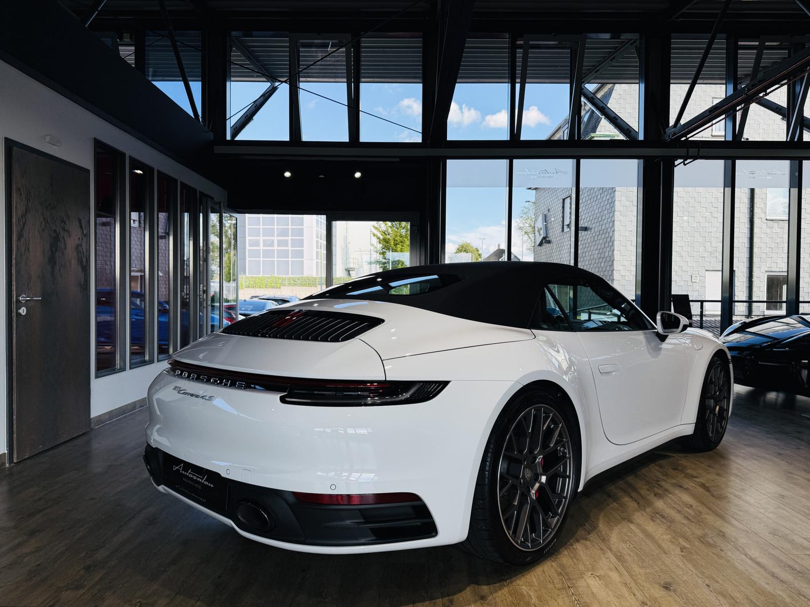Porsche 992 Carrera 4S Cabriolet PDK*CHRONO*