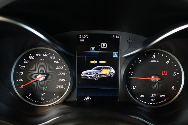 Mercedes-Benz C 300d 4M Avantgarde DISTR.+MULTIBEAM+KEY+AHK