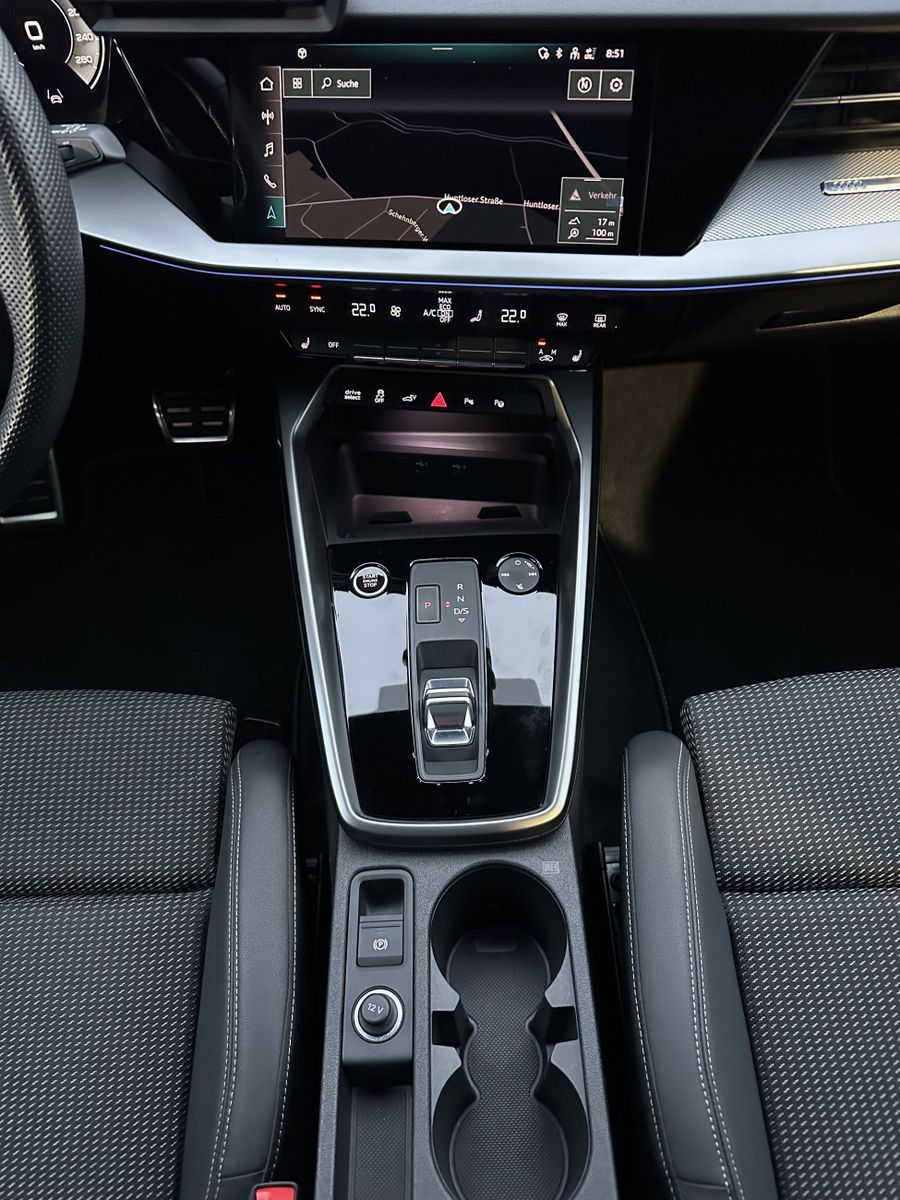 Fahrzeugabbildung Audi A3 SpB 45 TFSIe S-Line NAV+LED+ACC+DSP+AMBIENTE