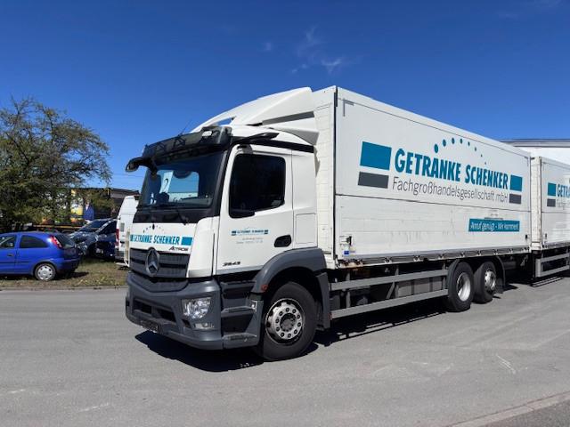 Mercedes-Benz Actros 5 mit Schwenwandkoffer und Ladebordwand