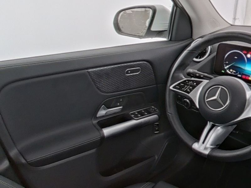 Fahrzeugabbildung Mercedes-Benz GLA 200 Progressive*Pano*STDHZG*Distro*360°*Totw