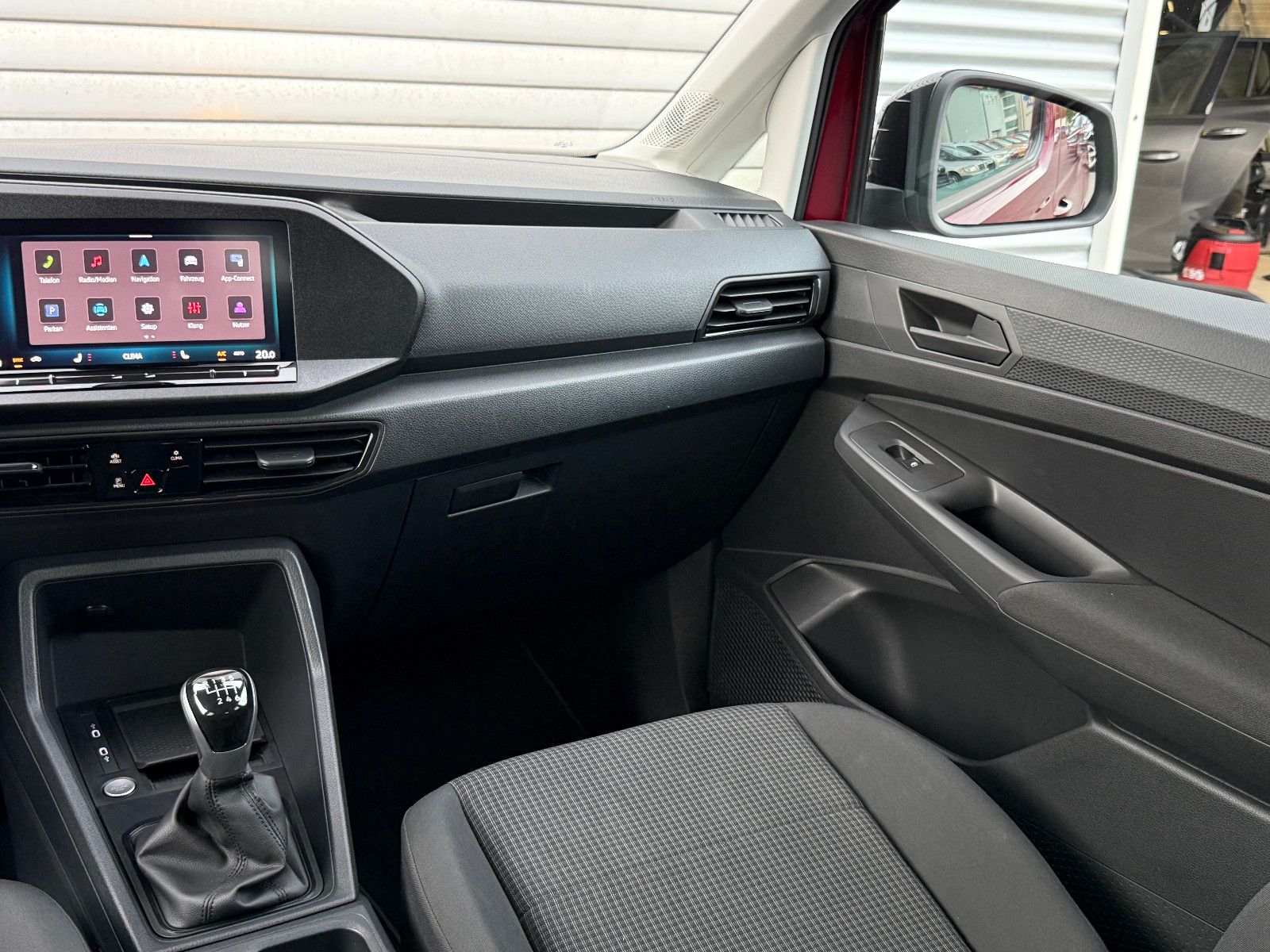 Fahrzeugabbildung Volkswagen Caddy 1.5 TSI AHK GRA Kamera PDC SHZ Lane Assist