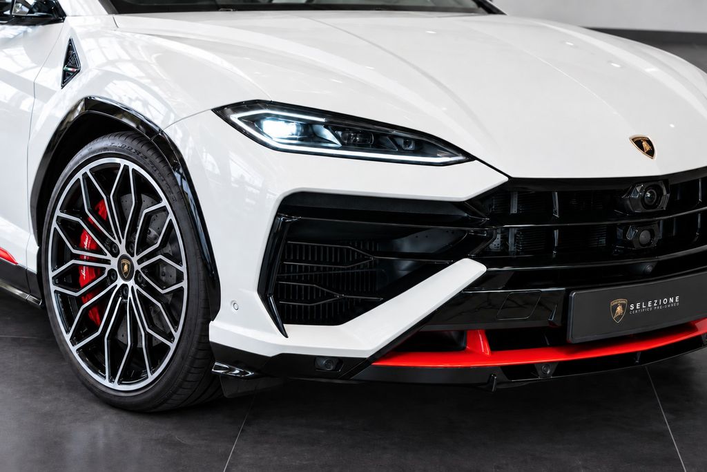 LAMBORGHINI Urus 2025
