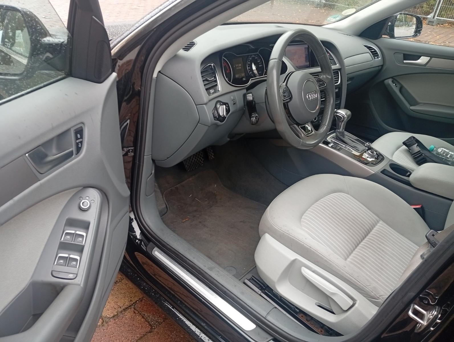 Audi A4 2012 — photo 18