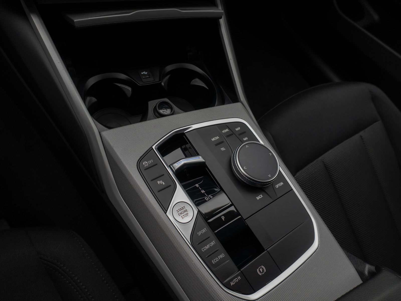 Fahrzeugabbildung BMW 320d CockpitPro PDC GeschwindigReg DAB Sitzhzng