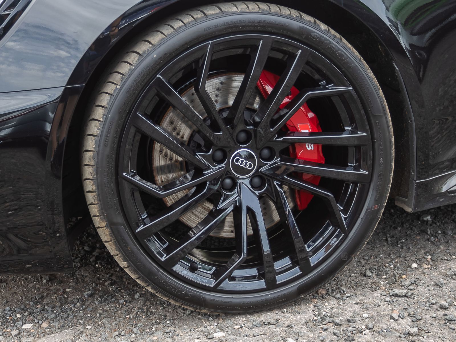 Audi RS4 Avant Matrix Sportfahrwerk Sportabgasanlage foto 12