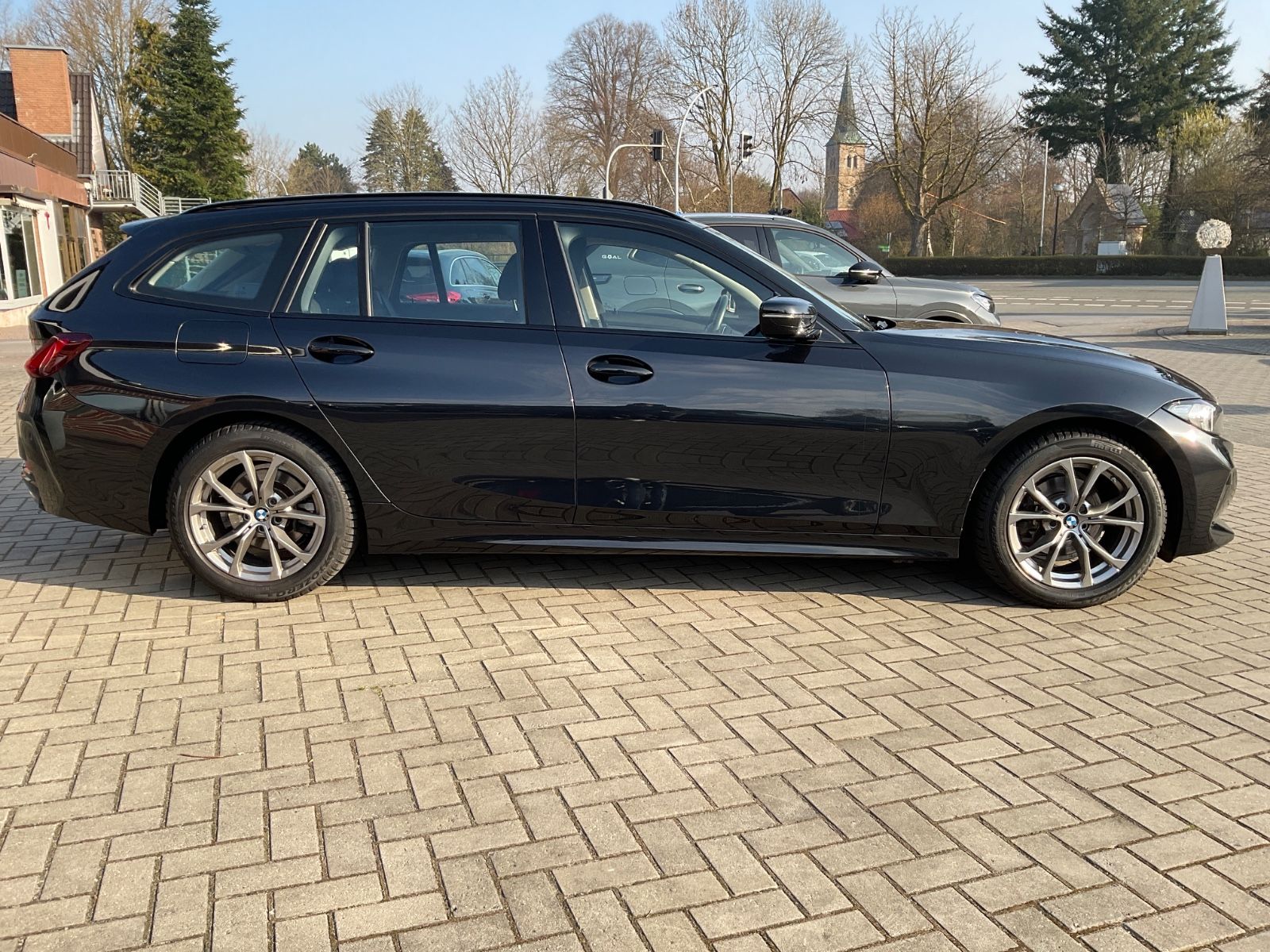 Fahrzeugabbildung BMW 318d Touring,AHK,Carplay,Sitzheizung,Isofix