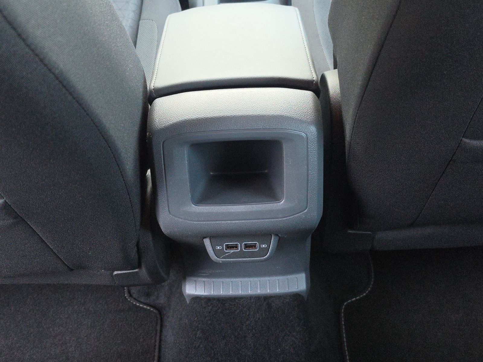 Fahrzeugabbildung Volkswagen T-Cross Life AUS 1.HAND AUTOMATIK NAVI PDC