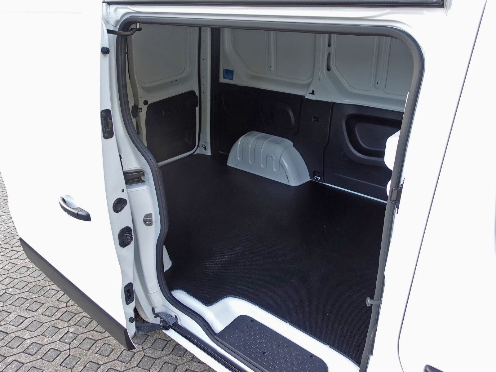 Fahrzeugabbildung Renault Trafic 2.0 Blue dCI Klima Navi EASY LINK