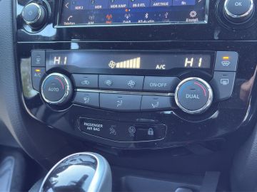 Nissan Qashqai N-Connecta DCT*Pano*Navi*360*RFK*FSH*SHZ