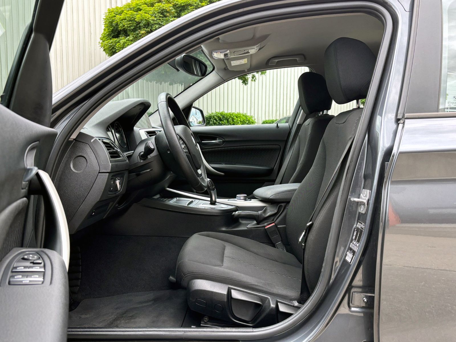 Fahrzeugabbildung BMW 118i Advantage Steptronic. ACC PDC NAV AHK SHZ