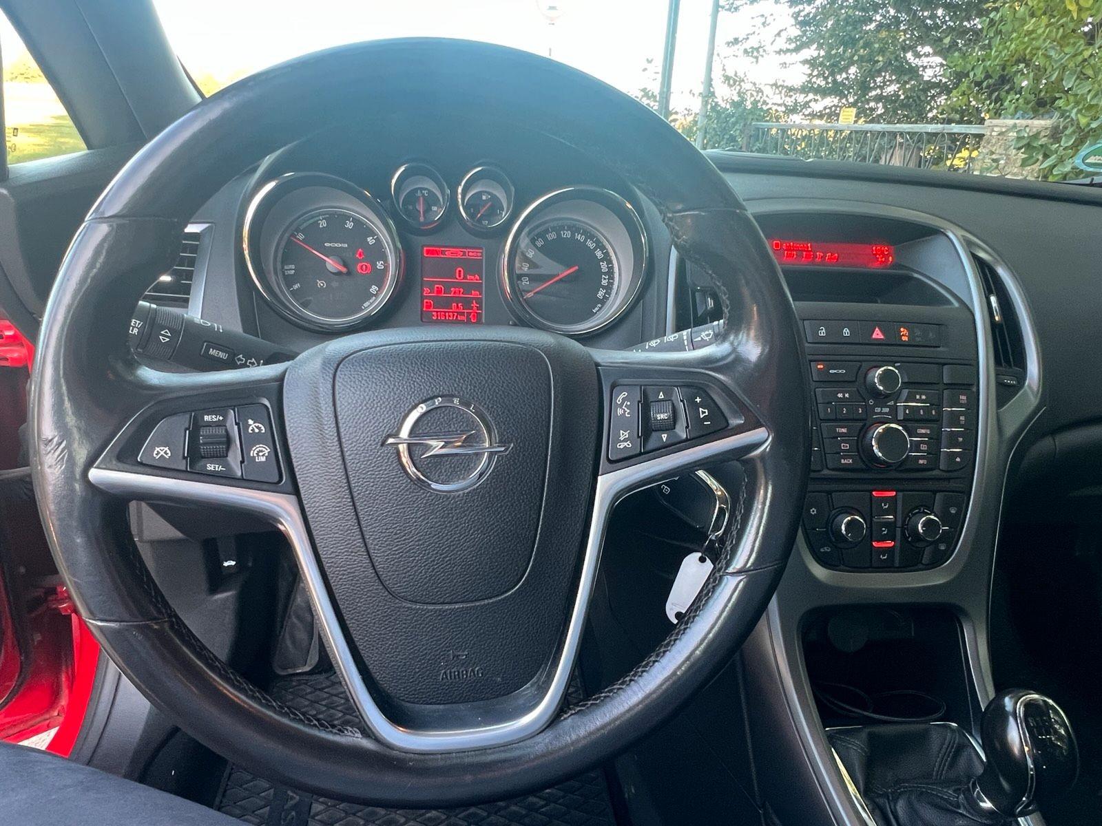 Opel Astra 2013 — photo 7