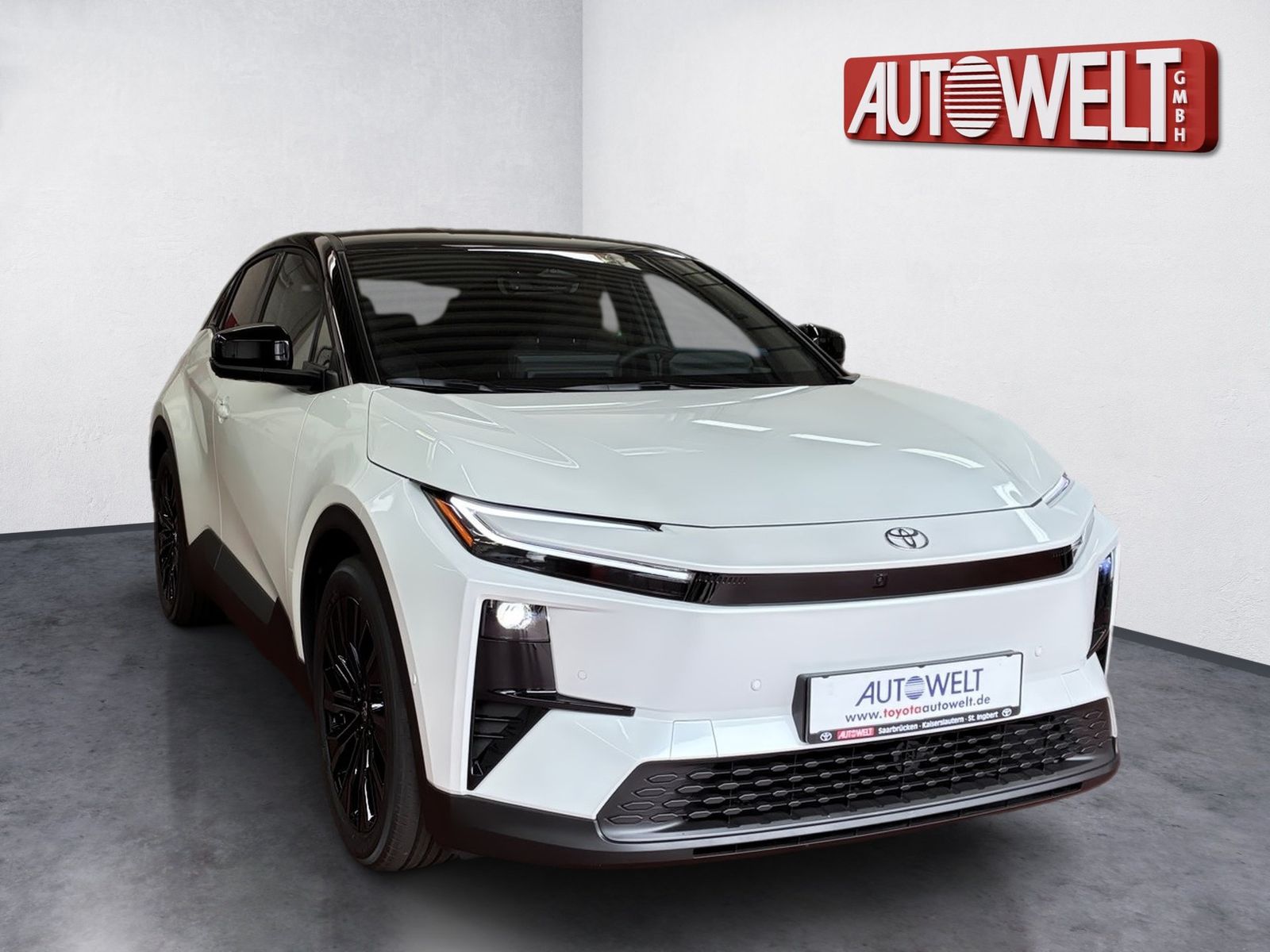 Fahrzeugabbildung Toyota C-HR+ Lounge 4x4 AWD 77KW, 360,Navi,SHZ,el.Heck
