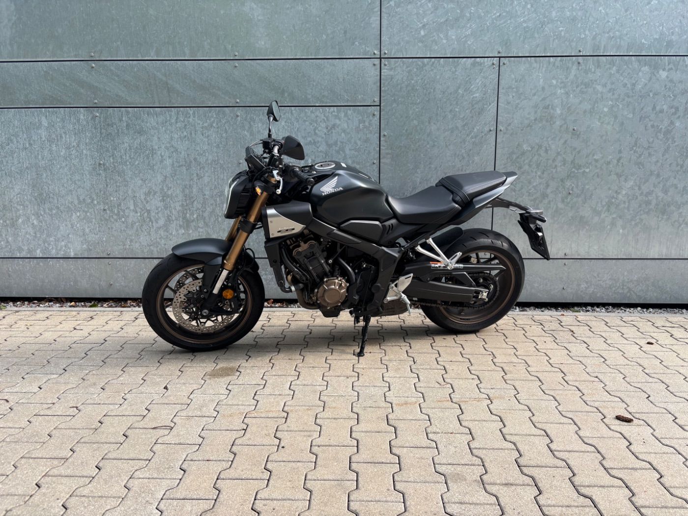 Fahrzeugabbildung Honda CB 650 R mit Tieferlegung um 35 mm