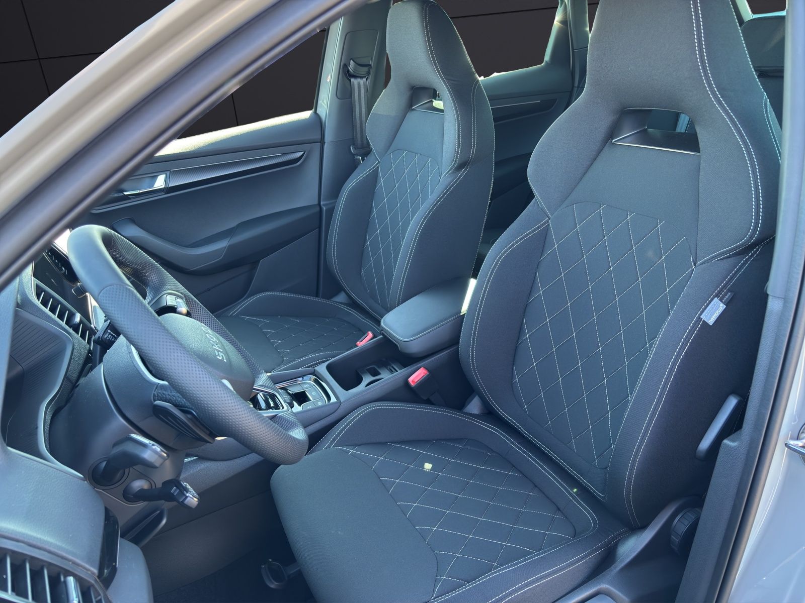 Fahrzeugabbildung SKODA Karoq Sportline 2.0 TSI 4x4 AHZ Matrix LED ACC C