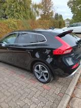Volvo V40 D4 R-Design/ACC/BLIS/Klimaaut./Leder/Navi - Volvo V40 in Frankfurt (Main)