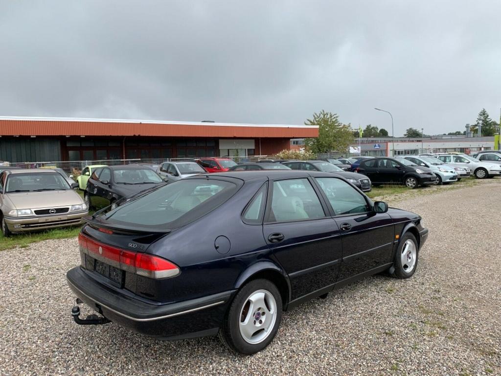 Saab 900