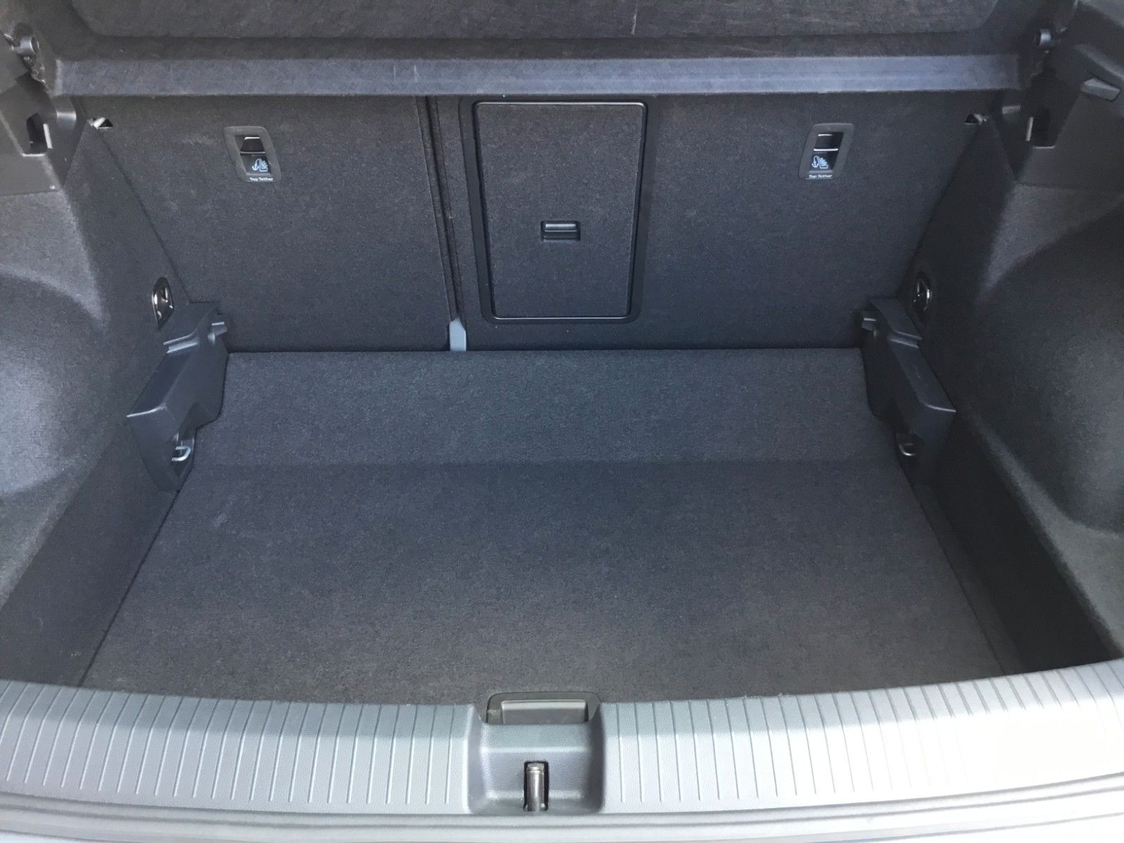 Fahrzeugabbildung Volkswagen T-Roc 1.5 TSI DSG Style+AHK+LED+ACC+17"+Kamera
