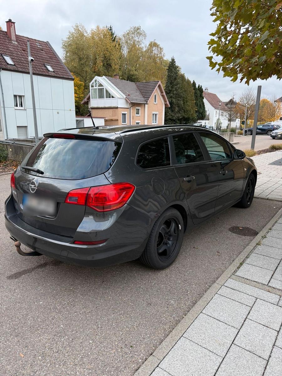 Opel Astra 2011 — photo 5