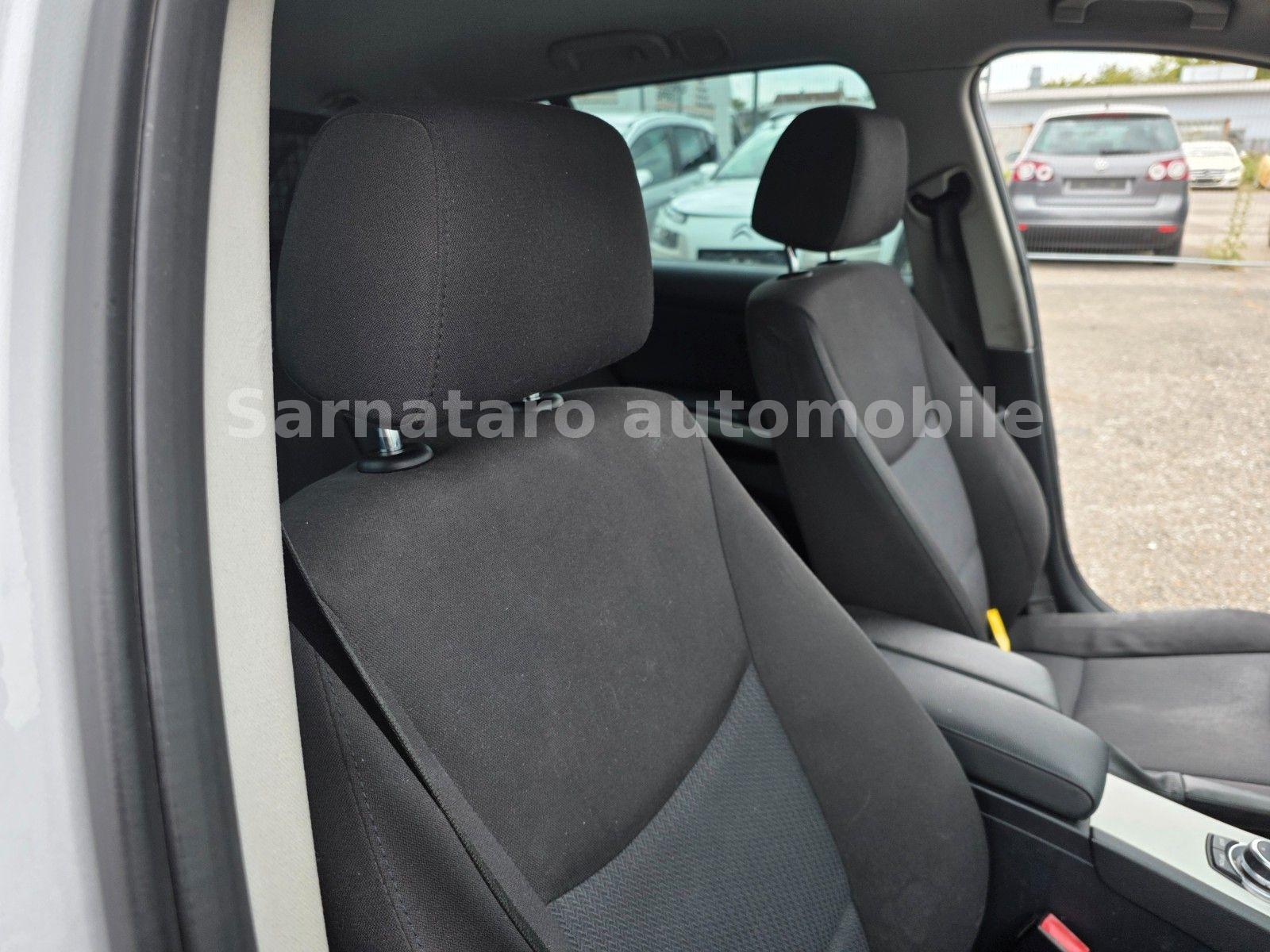 BMW 318 2012 — photo 22