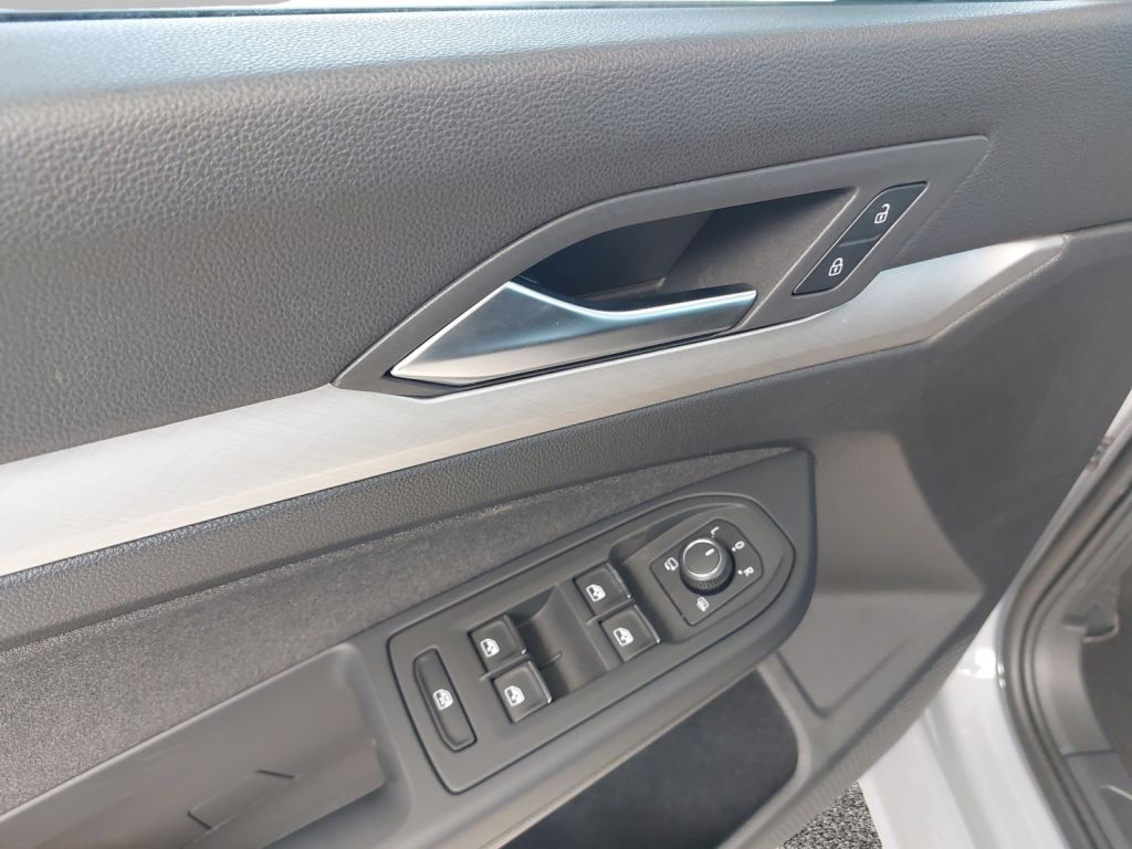 Fahrzeugabbildung Volkswagen Golf Variant 1.5 TSI Life AHZV LED
