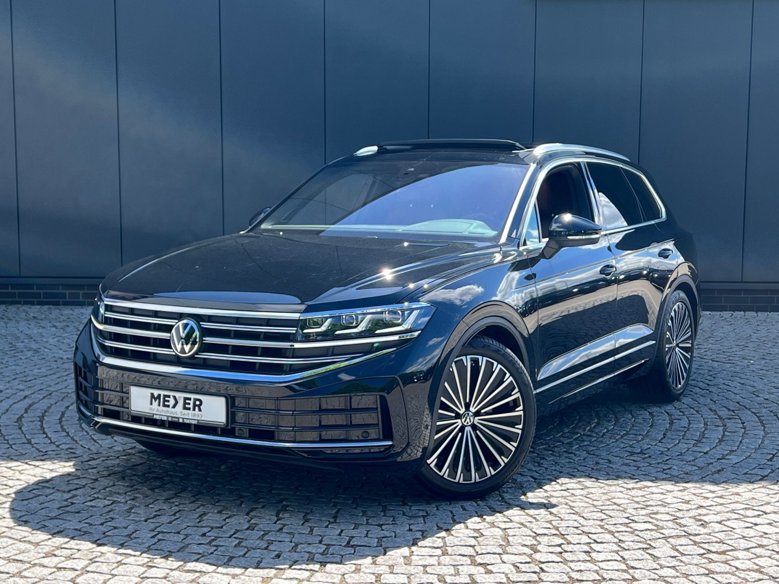 Fahrzeugabbildung Volkswagen Touareg Elegance 3.0 TDI 4MOTION *AHK, Pano, Dyn