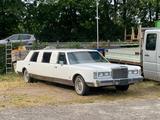 Lincoln Town Car - Lincoln Town Car mit Benzin-Antrieb: Limousine