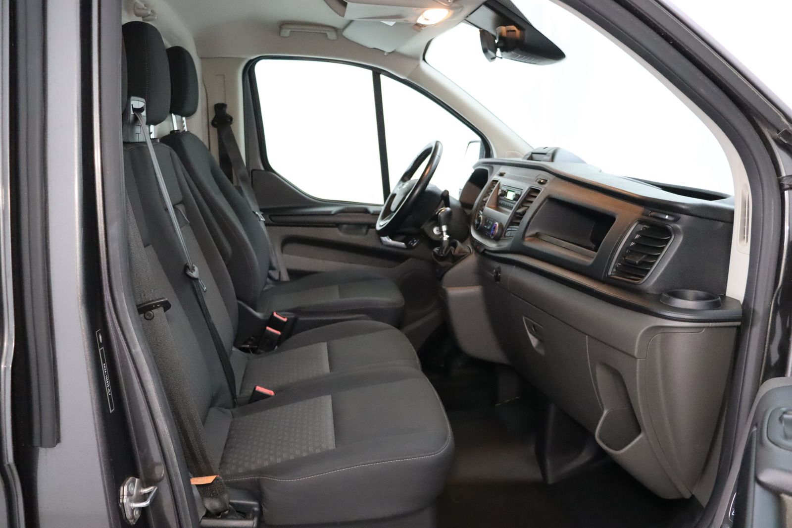 Fahrzeugabbildung Ford Transit Custom Kasten * L2 * Lang * AHK * PDC