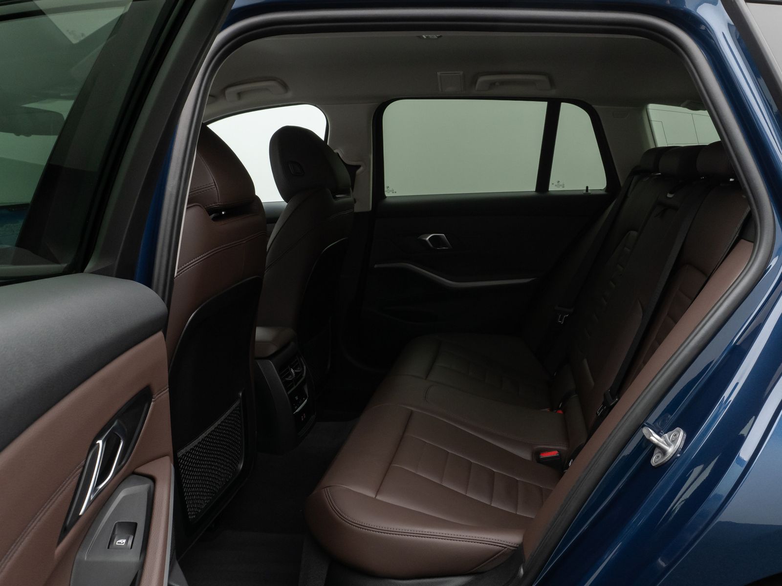 Fahrzeugabbildung BMW 330e xD Kamera HUD DAB Alarm Komfort LED Sport