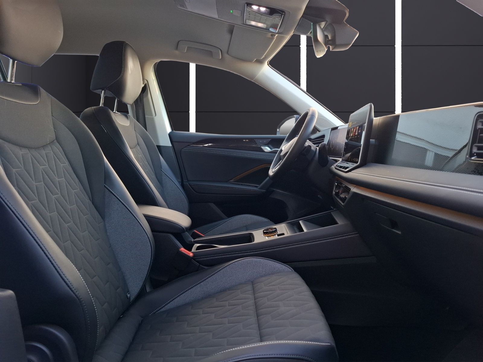 Fahrzeugabbildung Volkswagen Tiguan TDI Goal DSG 4M Standhzg LED AHK Navi AID