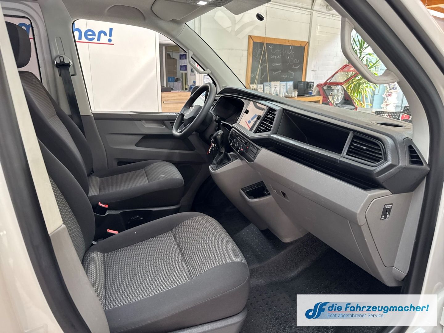 Fahrzeugabbildung Volkswagen T6.1 Transporter DSG MIXTO DOKA  lang 4Motion 2.