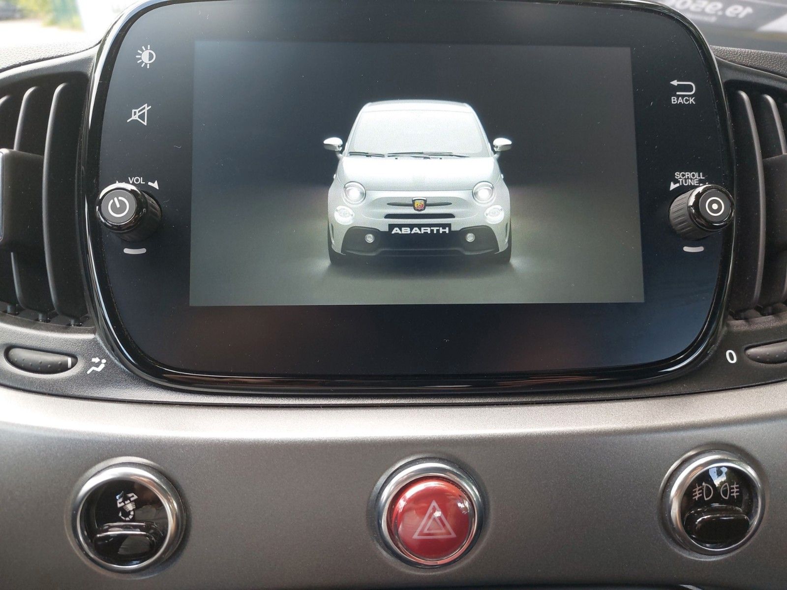 Abarth RED EDITION CARPLAY PDC SPORT-FAHRWERK – Bild 17