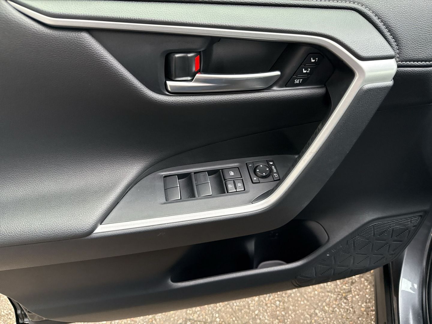 Fahrzeugabbildung Toyota RAV 4 4x4 Lounge Hybrid 2.5 AWD Leder Memory Sit