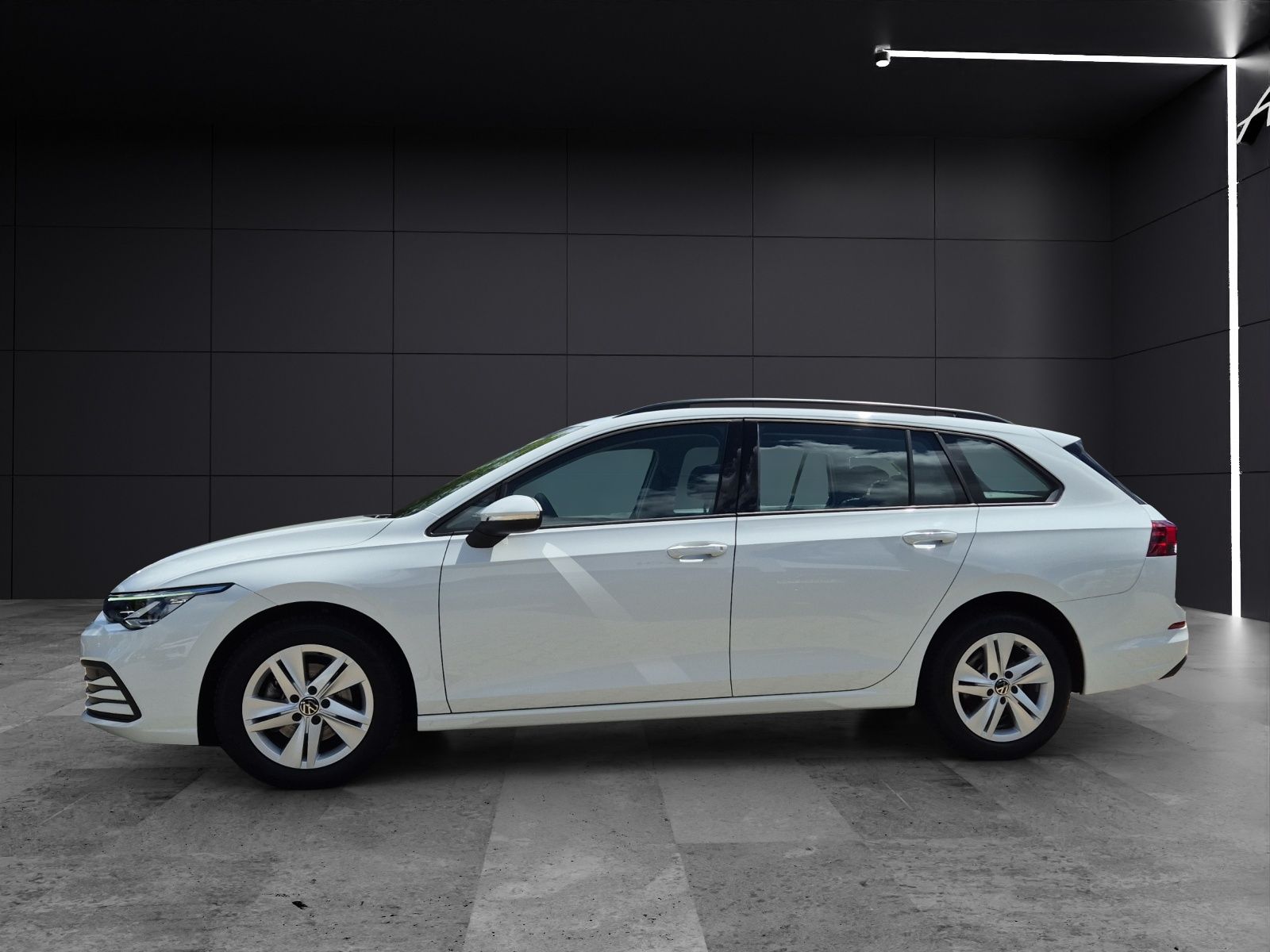 Fahrzeugabbildung Volkswagen Golf VIII Variant Life LED GRA SHZ LANE ASSIST