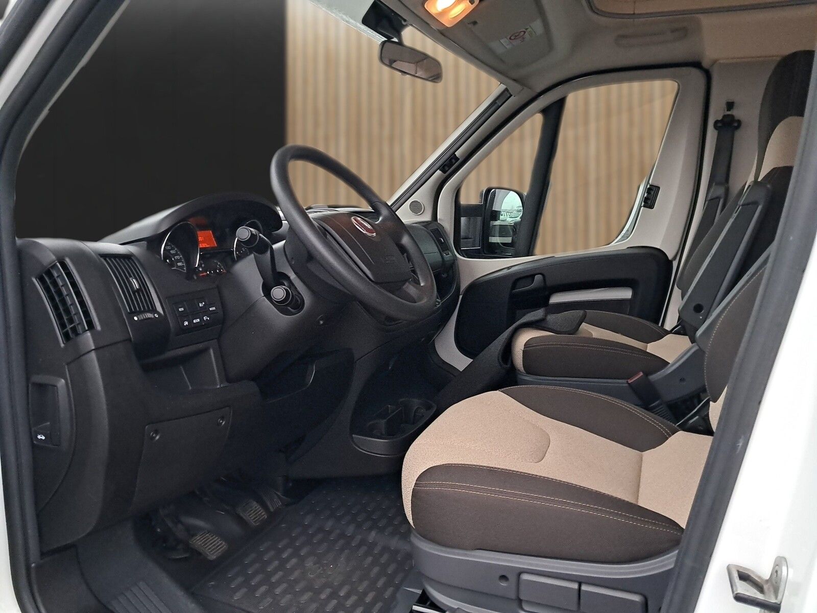 Fahrzeugabbildung Eura Mobil Activa One 550 MS Markise, Radio, RFK