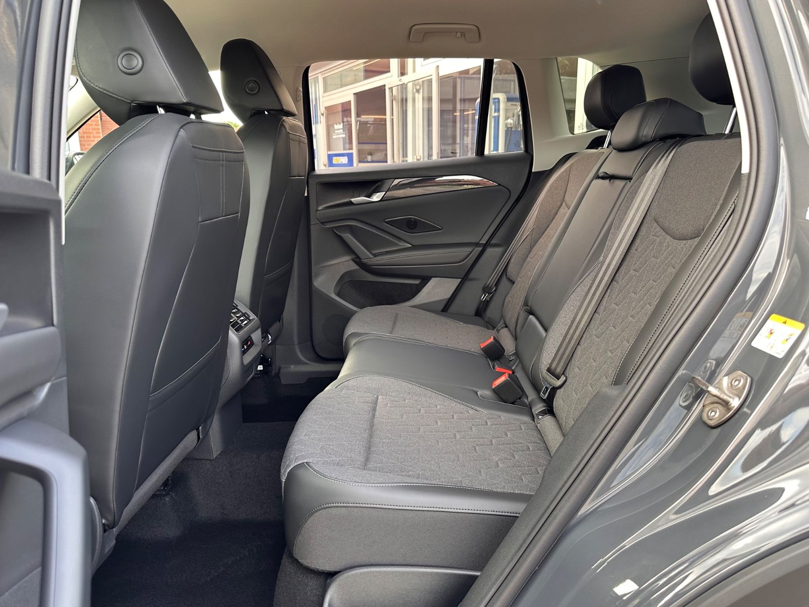 Fahrzeugabbildung Volkswagen Tiguan 1.5 eTSI Life DSG AHK/360°/APP/ACC/Keyles