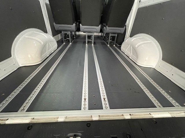 TGE VW CRAFTER 3.140 2.0 TDI AUTOM. 9-SITZER