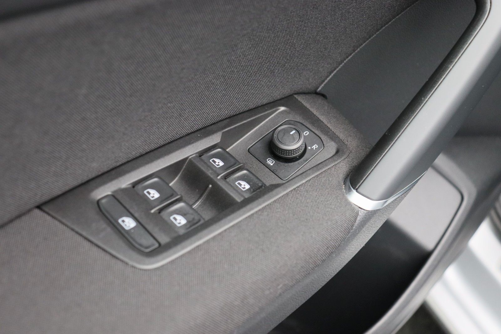 Fahrzeugabbildung Volkswagen Touran Active DSG AHK LED ACC Kamera