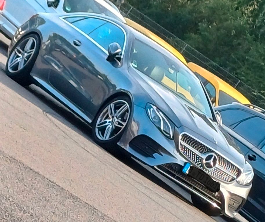 Image of Mercedes-Benz E 200