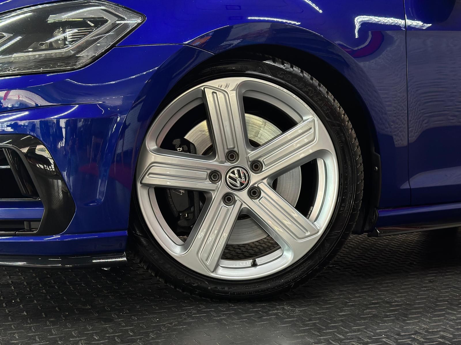 VW Golf VII R 2.0TFSI 4M *LED#PANO#ACC#DYNAUDIO#SHZ - Image 9