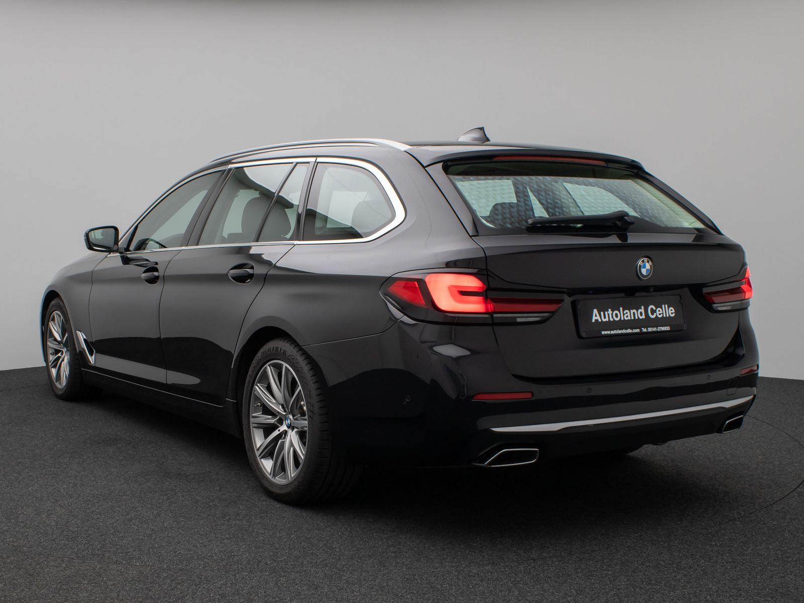 Fahrzeugabbildung BMW 530d LuxuryLine Panorama Kamera HiFi AHK Komfort
