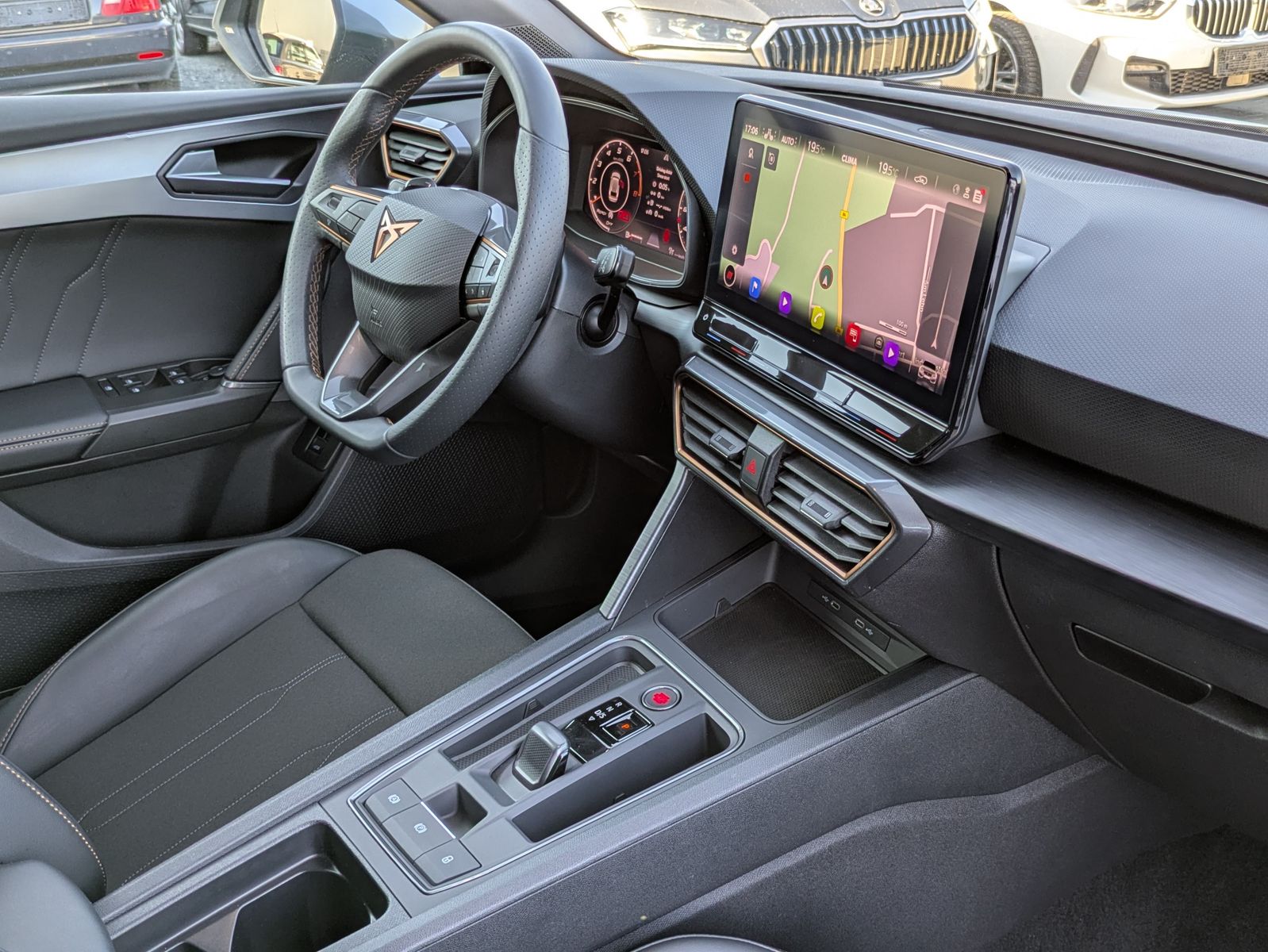 Fahrzeugabbildung CUPRA Leon 1.5 eTSI DSG MATRIX-LED*AHK*ACC*KAMERA*18"
